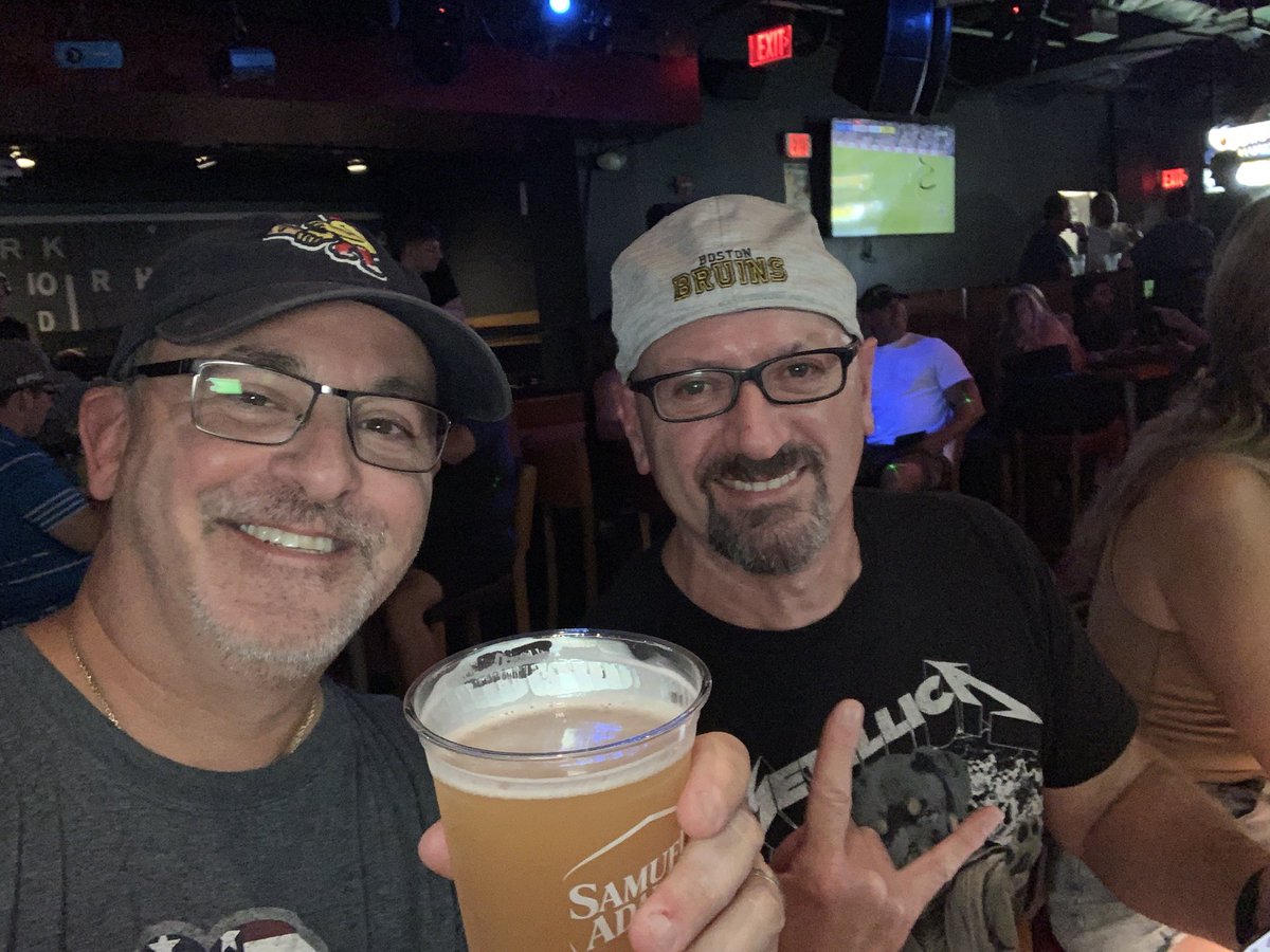 Scotty_Ballgame's tweet photo. It was an epic event and I'm so glad I went. Felt like I was back in the 80s, if for just one night at The Stadium Tour. Thanks @joanjett, @Poison, @DefLeppard &amp; @MotleyCrue! So good to hang with my @BHSClassof1989 bud Cabo too. Keep rockin'!! 🤟 https://t.co/UyYkreYdOA