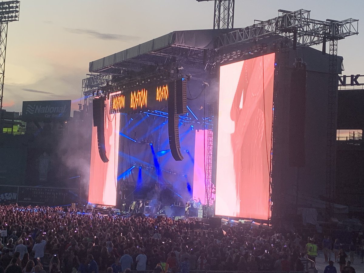 Scotty_Ballgame's tweet photo. It was an epic event and I'm so glad I went. Felt like I was back in the 80s, if for just one night at The Stadium Tour. Thanks @joanjett, @Poison, @DefLeppard &amp; @MotleyCrue! So good to hang with my @BHSClassof1989 bud Cabo too. Keep rockin'!! 🤟 https://t.co/UyYkreYdOA