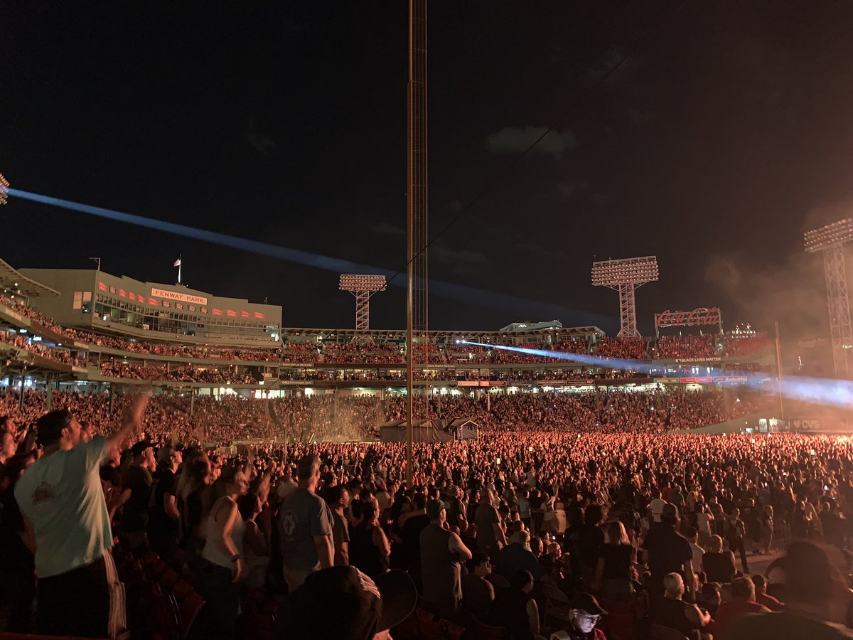 Scotty_Ballgame's tweet photo. It was an epic event and I'm so glad I went. Felt like I was back in the 80s, if for just one night at The Stadium Tour. Thanks @joanjett, @Poison, @DefLeppard &amp; @MotleyCrue! So good to hang with my @BHSClassof1989 bud Cabo too. Keep rockin'!! 🤟 https://t.co/UyYkreYdOA