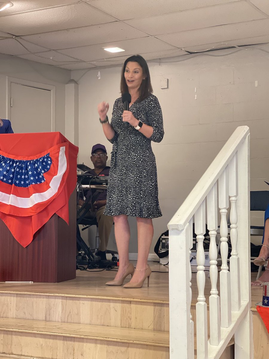 NikkiFried's tweet photo. Thank you to the Democratic Women's Club of Florida for allowing me to share my vision for Florida today.
Women’s rights are under attack, but we can defend them by electing our state’s first pro-choice governor this November. https://t.co/2S87fWz2CJ