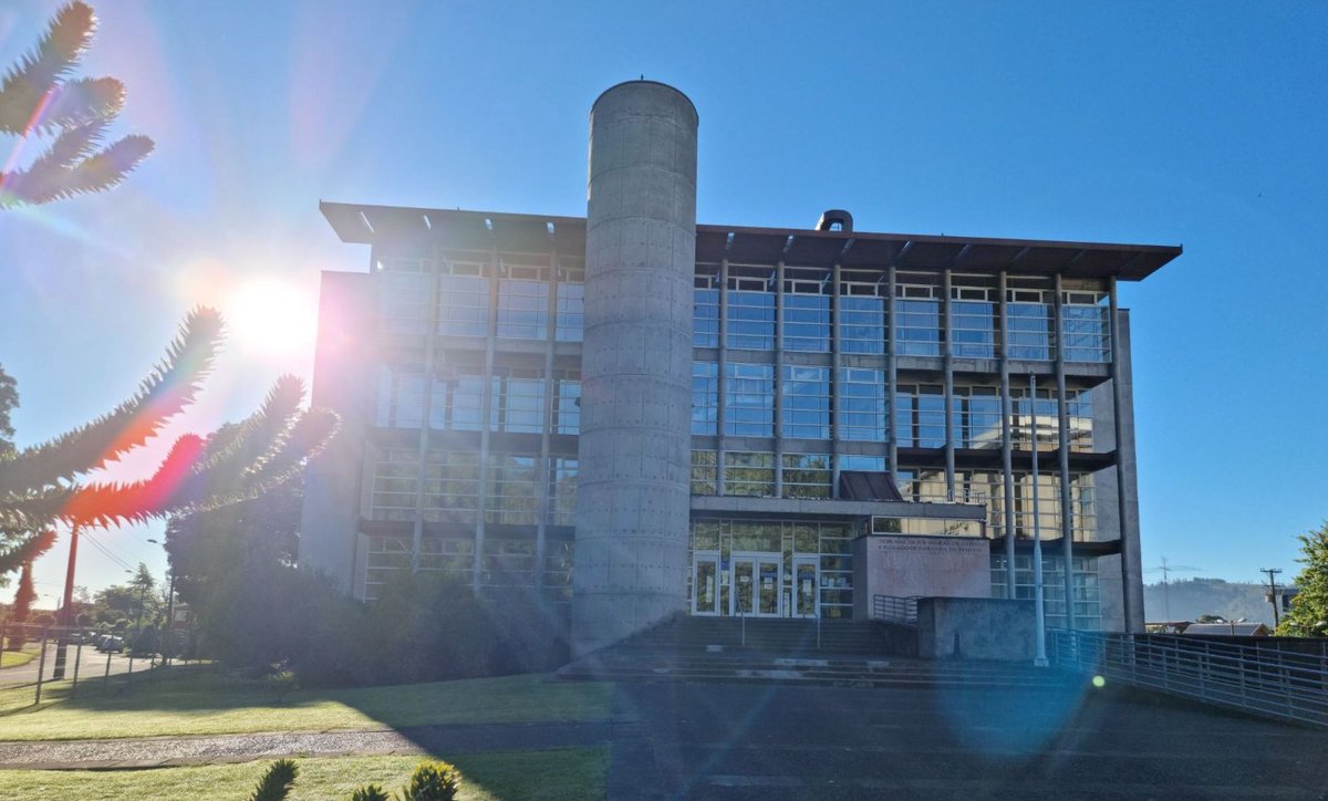 PJudicialChile's tweet photo. TOP de Temuco condena a ex fiscal regional del MOP de La Araucanía a 5 años y un día de presidio por cohecho reiterado https://t.co/TxWrxg3h3H https://t.co/rn7Bcpza1E