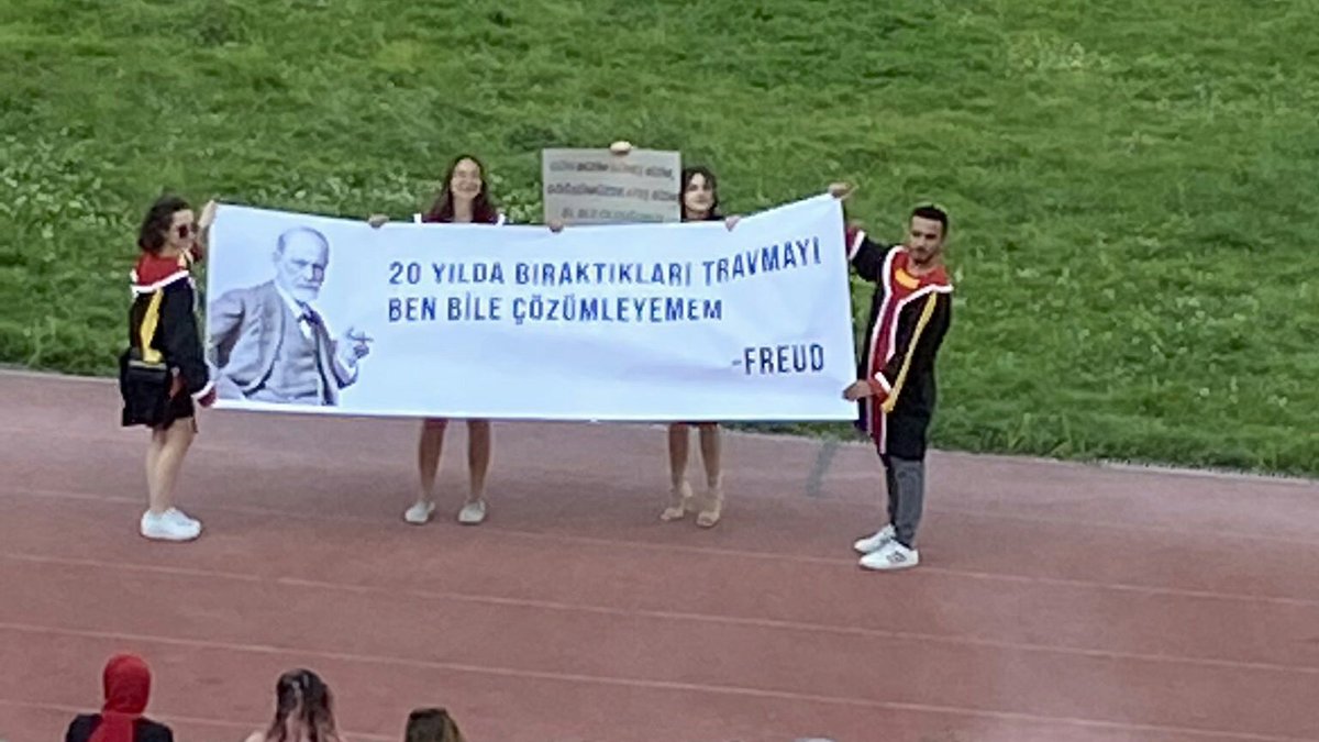 zeynepecekatre's tweet photo. 20 yılda bıraktıkları travmayı ben bile çözümleyemem - Freud #ODTÜ https://t.co/sGL4Z9Ig8e