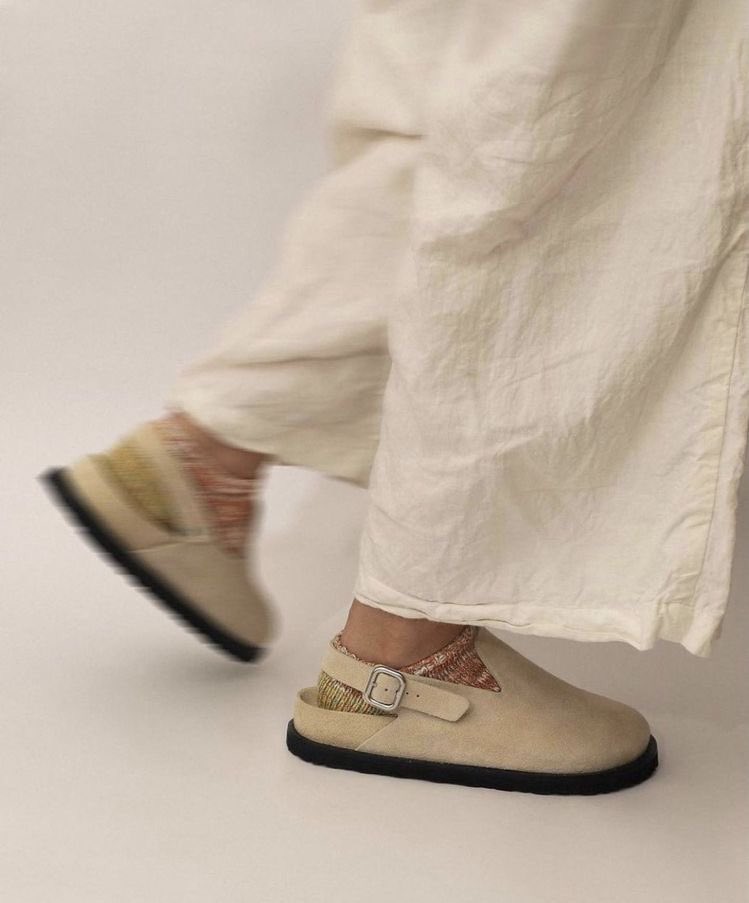 mcqueenwitch's tweet photo. birkenstock x jill sander https://t.co/kmgod3LZaw