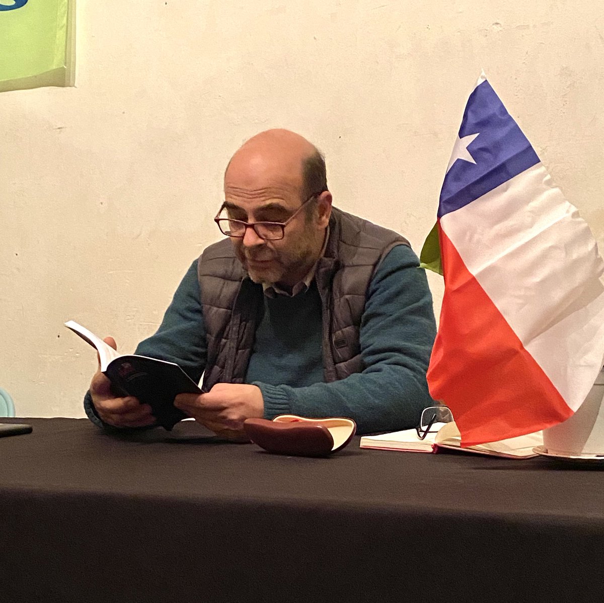 EquipoAtria's tweet photo. Nos encontramos en Cartagena conversando con las y los vecinos de la #nuevaConstitución. 

Discutimos con la propuesta de #Constitucion en la mano, invitamos a un diálogo cívico y sin mentiras. Que el texto hable por si solo. https://t.co/56arN6n1cp