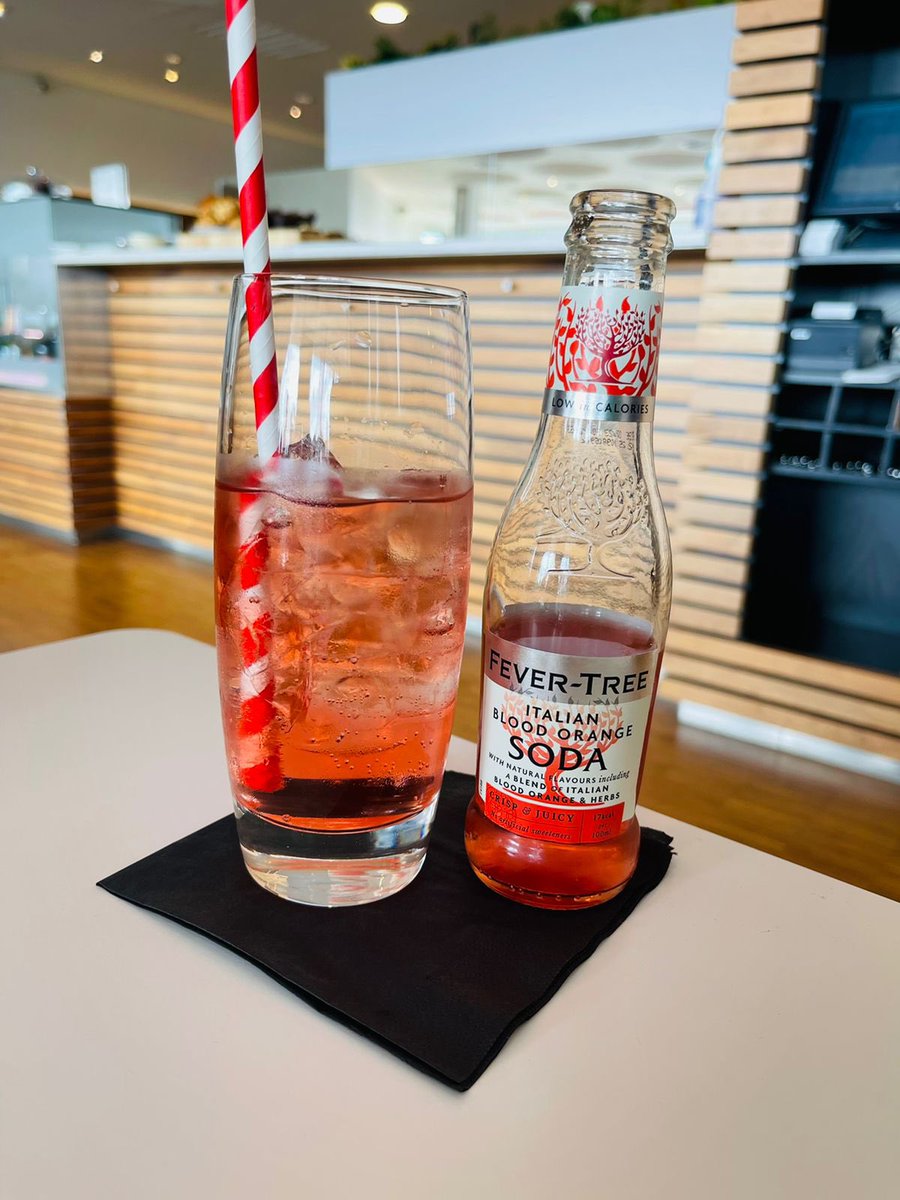 OneillLynsay's tweet photo. Celebrating my friends 30th in @HarveyNichols bar 🍾🥂
I can confirm @VancityReynolds that @AviationGin is the best Gin on the market and I’ve now found my new favourite mixture 🍊
#bestgin #friends30th #celebrating https://t.co/ylGGByS228