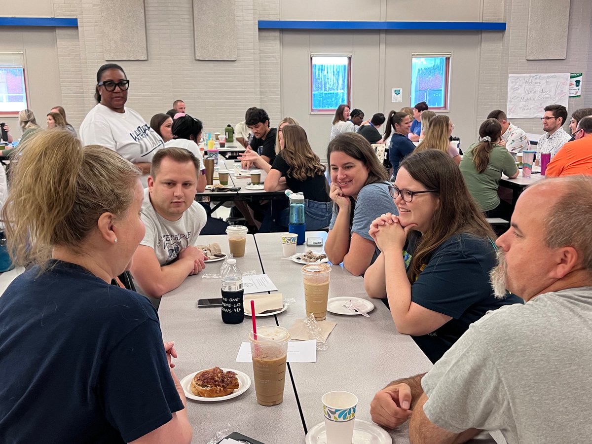 WRidgeMS's tweet photo. Great day with the WRMS family!
#WeAreONEShawnee Mission https://t.co/HD9TdbUOn3