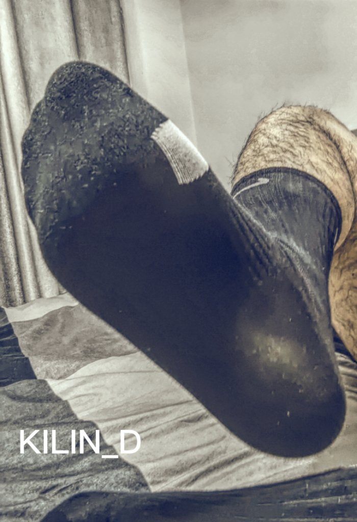 KILIN_D's tweet photo. 一进房间是不是就迫不及待的像条狗一样爬过来舔老子的脚🦶 https://t.co/i2oD5VsbTo