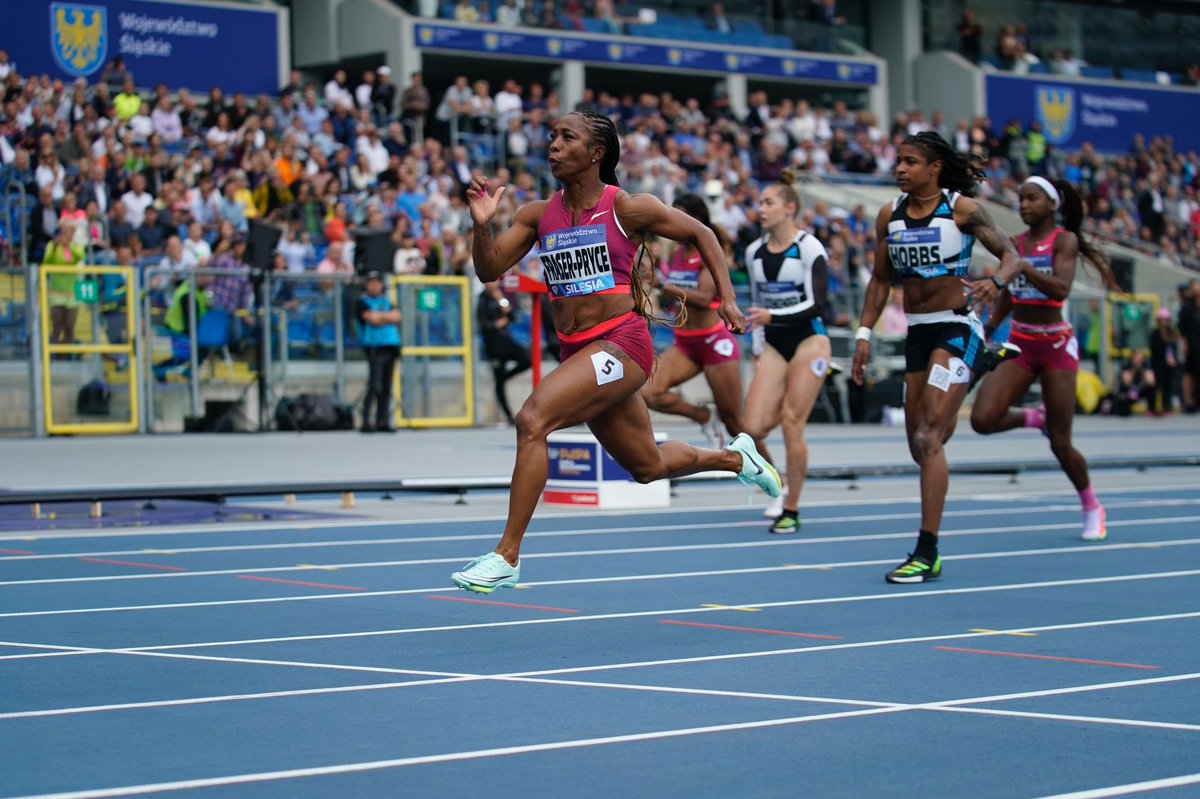 Diamond_League's tweet photo. 10.66!

That's the fastest time this year in the women's 100m from @realshellyannfp 

What a way to finish!

#DiamondLeague
#SilesiaDL 🇵🇱
📷 @matthewquine https://t.co/JeGKxTrtpZ