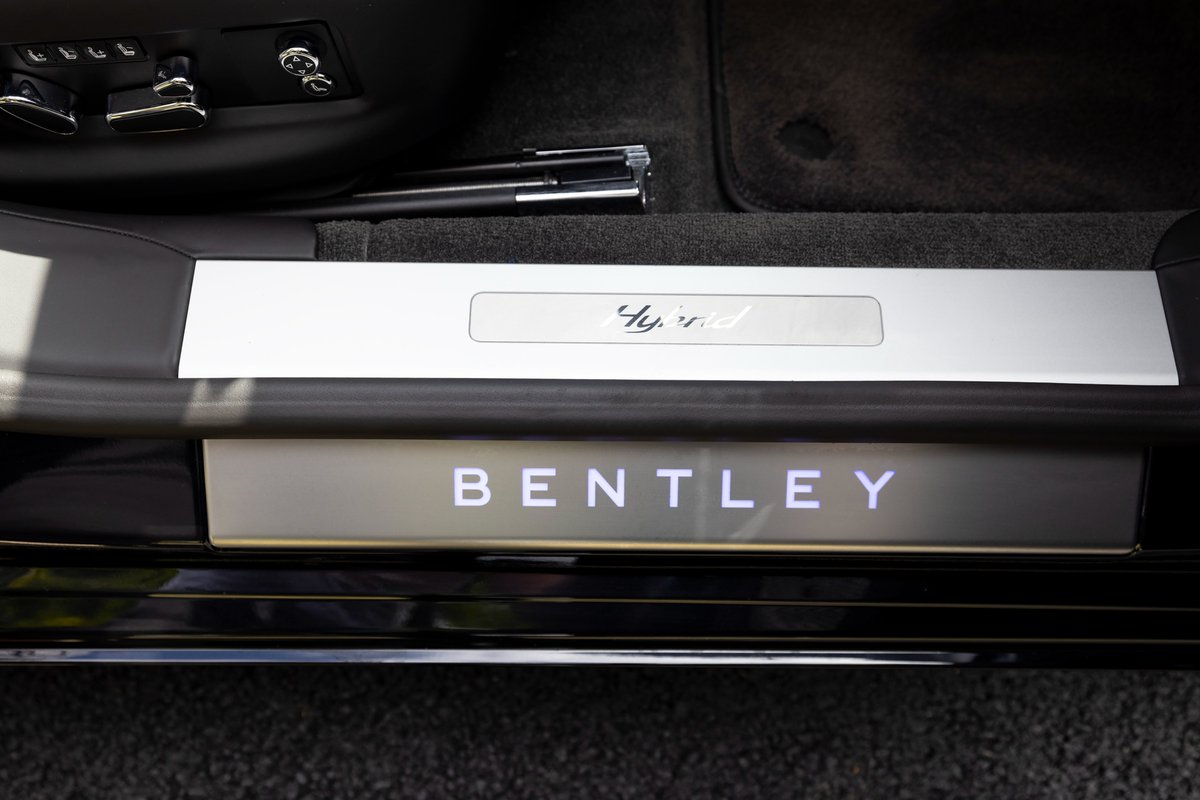 TruscottProp's tweet photo. Beautifully handcrafted it delivers the sense of limitless power for which Bentley is renowned โ combined with the ability to drive in cities with strict emissions regulations.
#bentley #bentleys #bentleymotors #bentleyedinburgh #worldofbentley #sytnergroup https://t.co/Sm03PIxPRc