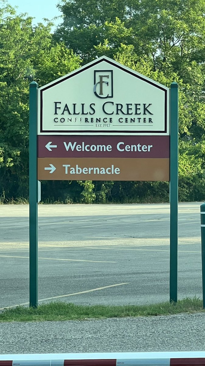 _JayAdkins's tweet photo. I’ll be spending most of the day alone in this huge complex while the rest of our group is in OKC shopping for the massive meals we will be preparing for #CollegiateWeek. @fallscreekok is an impressive place. Now, how do I procure one of these golf carts I see sitting around. :) https://t.co/sTf745m4VD