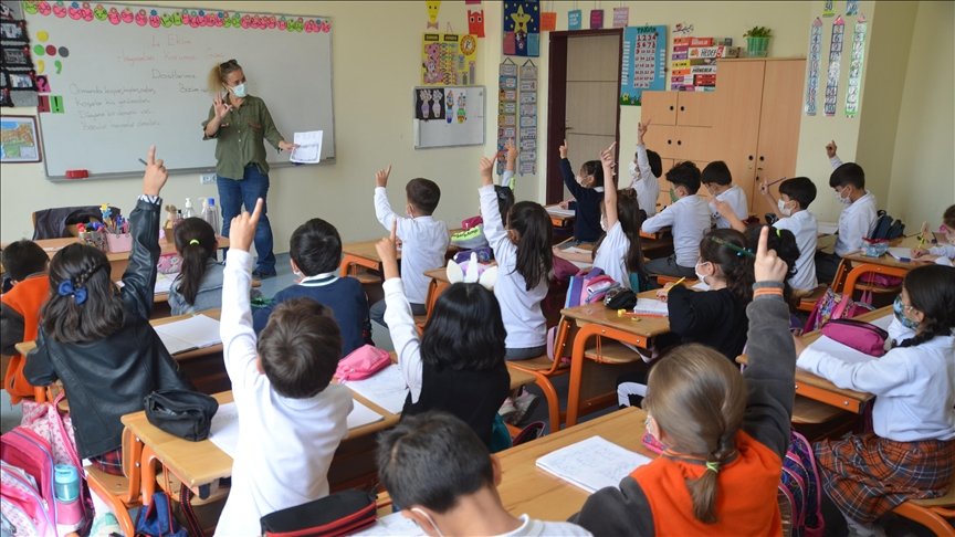 BurdurilMEM's tweet photo. #eğitimdesonbiryıl

🔹Bakanlığımız okullarda kalite güvence sistemini de aktif hale getirerek yeni bir teftiş sistemi kurdu. 
@tcmeb @oygmmeb @MebOrgm @mebhbogm @mebpgm @meb_ogm @Burdurvalilik @vAliArslantas @nesrin_kakirman https://t.co/8p3zbDh90M