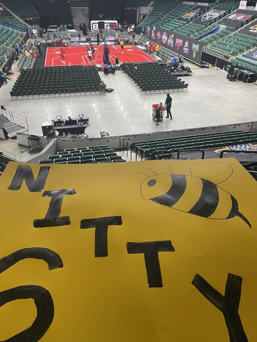 BallHogsPigPen's tweet photo. If we had to choose… @BIG3Killer3s by 50.

@KrauseHouseDAO 🤝 @DeGodsNFT

@thebig3 https://t.co/DnWcfaiP3l