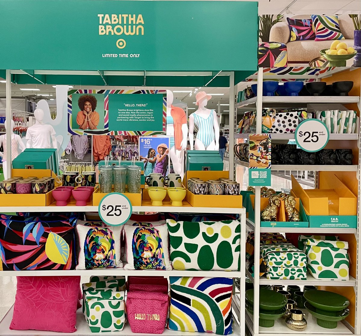 ✨HELLO THERE✨ Shout out to <a href="/JustVisually/">M Dugand</a> for executing this set 🤩 #TabithaBrown <a href="/GladieuxKristin/">Kristin Gladieux</a> <a href="/ParkerTGT/">Parker</a>