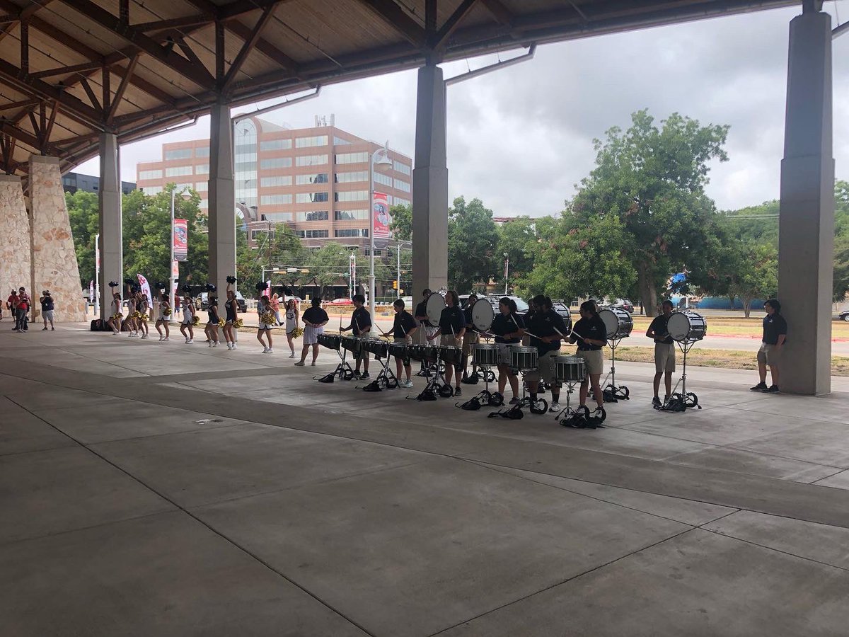 AkinsEagleBand's tweet photo. Thank you Percussion for your amazing performance at the Austin ISD School Supply Fair!! You represented Akins well! 
.
.
.
@paredesband @baileymsband @bedichek_band @akinsechs @austinisd https://t.co/DzpOCdMWul