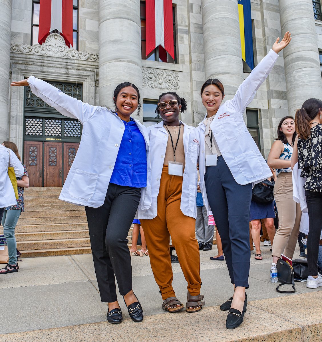 harvardmed's tweet photo. The HMS campus was filled with smiles as we welcomed a new class of medical and dental students this week https://t.co/Qr7hvzrab2