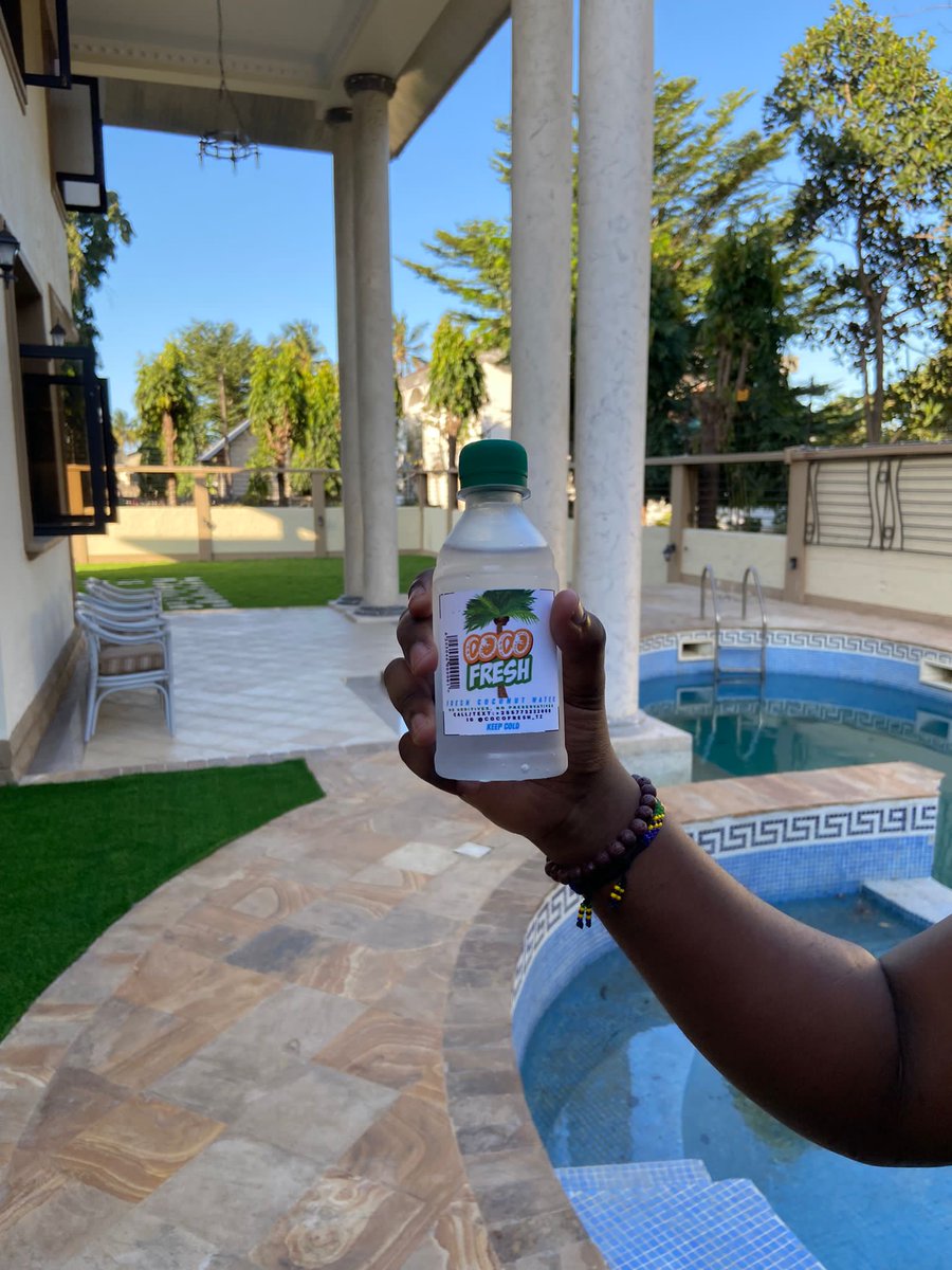 dude_ly_'s tweet image. Thanks bro. The package was delivered 👍🏿 also took some promotional shots 😂😂 for fresh coconut water, check out CocoFresh; both hydrating and delicious. Call 0773222000 #CocoFresh