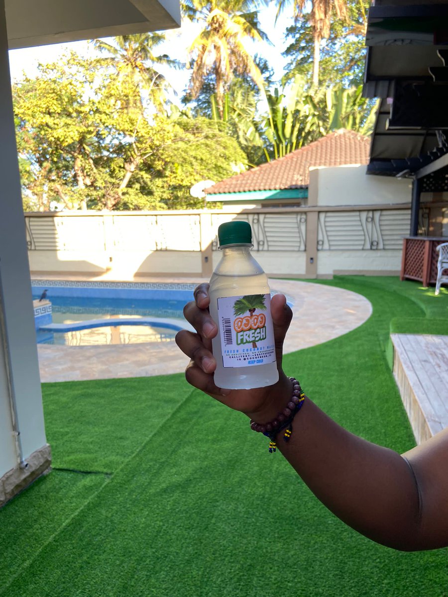 dude_ly_'s tweet image. Thanks bro. The package was delivered 👍🏿 also took some promotional shots 😂😂 for fresh coconut water, check out CocoFresh; both hydrating and delicious. Call 0773222000 #CocoFresh