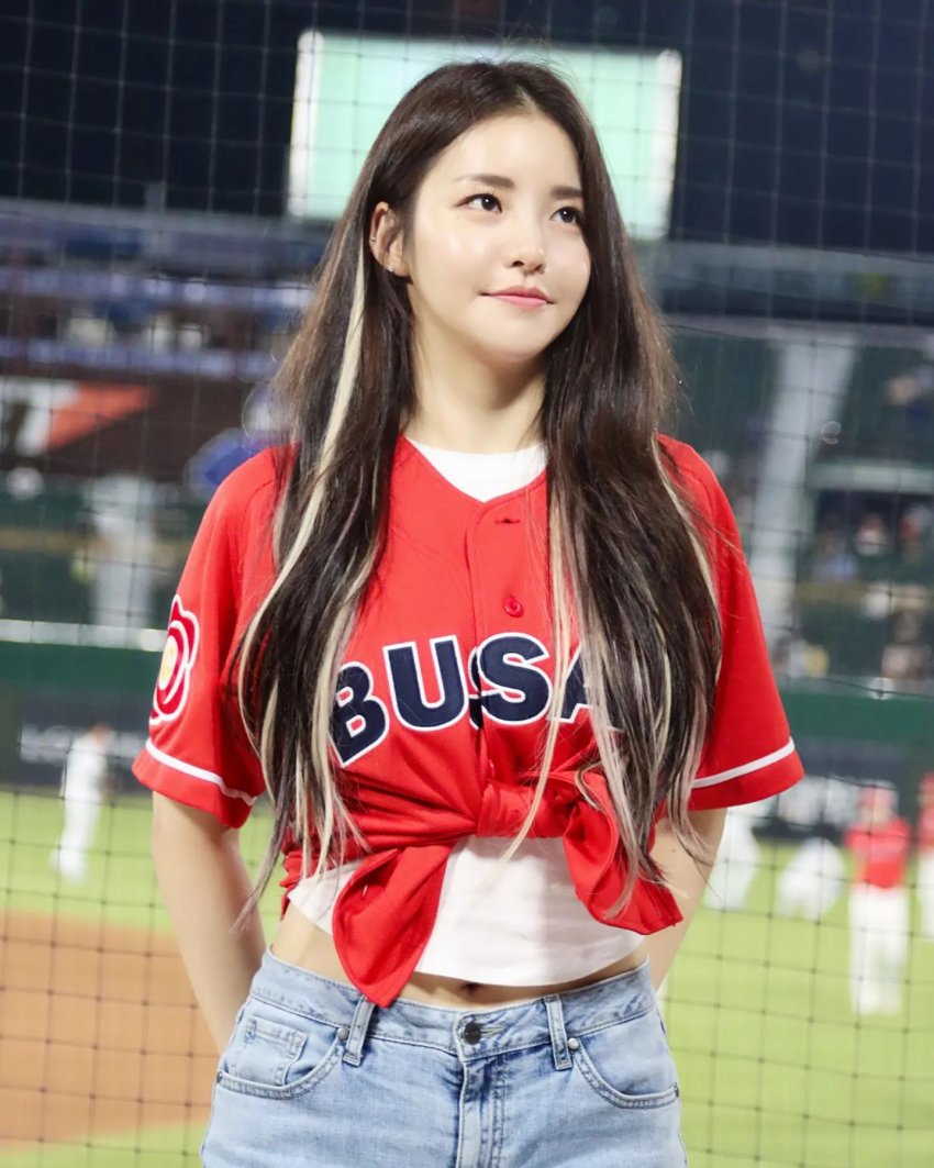 27 Photos Of GFRIEND's Sowon That Prove She Has Impossibly Long Legs —  Koreaboo