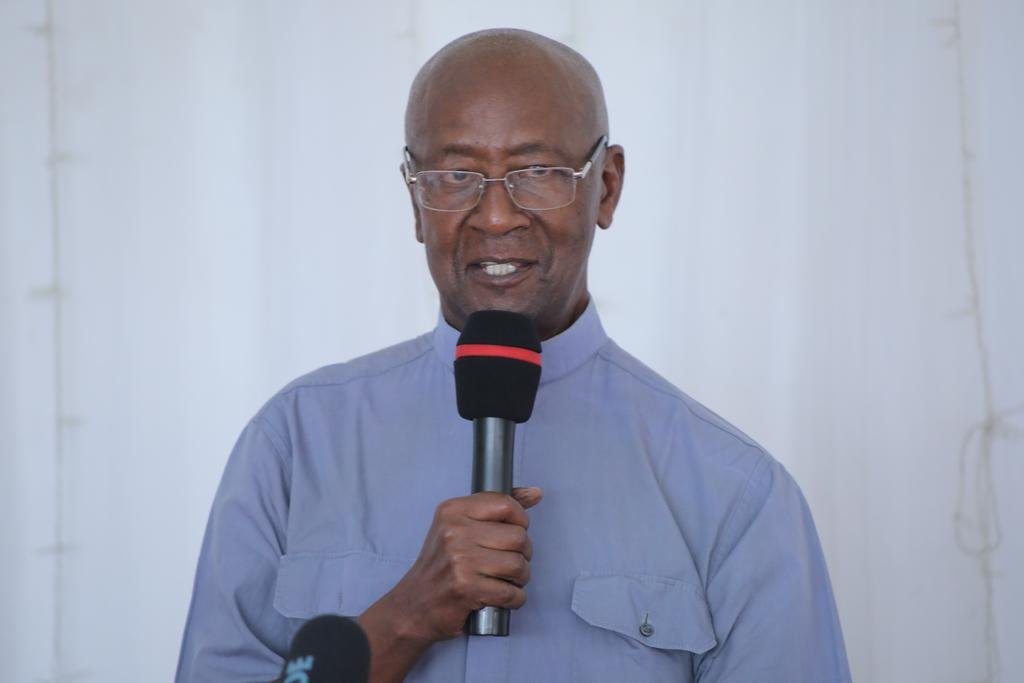 MagazineJimbere's tweet photo. ✍🏾 Réformateur de l'institution d'#Ubushingantahe, Adrien Ntabona, prêtre, professeur d’Université, écrivain...est un monument vivant médiateur de la #religion et de la #culture #burundi-aise. PORTRAIT
https://t.co/7vpyNm6AG9 https://t.co/dLRcO96CFO
