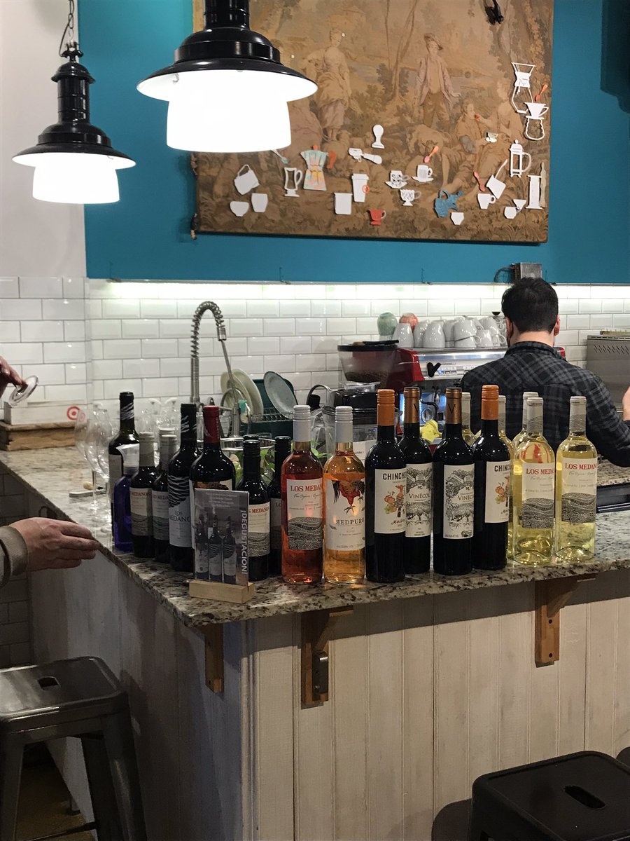 losimplemercado's tweet photo. Degus con @vinecol ayer en el local!!! https://t.co/V4AB5KLSPI