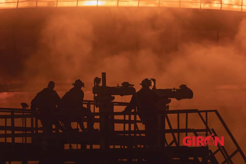 Desgarradoras las imágenes que llegan desde #Matanzas. Se viven momentos difíciles pero saldrán de esta. Enviamos nuestro apoyo y disposición para ayudar. Mucho aliento y esperanza a los familiares de los desaparecidos y lesionados. Toda #Cuba pendiente y alerta.
#FuerzaMatanzas.