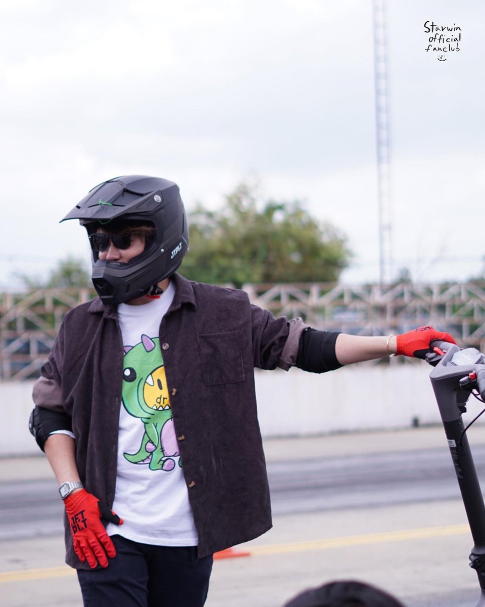 Starwin_fanclub's tweet photo. (06.08.65) คุณซุง ศตาวิน ได้เข้าร่วมกิจกรรม The First Launch of Segway SuperScooter GT Series @ Bangkok Drag Avenue 

บรรยากาศงานเต็มไปด้วยความตื่นเต้นกับความเร็ว แรงของ SuperScooter GT Series 🔥

ขอขอบคุณ MONOWHEEL และทีมงานทุกท่านที่จัดกิจกรรมดีดีค่ะ 🛴💨
#SegwayGT #sungstarwin https://t.co/sNwXQTV1l3