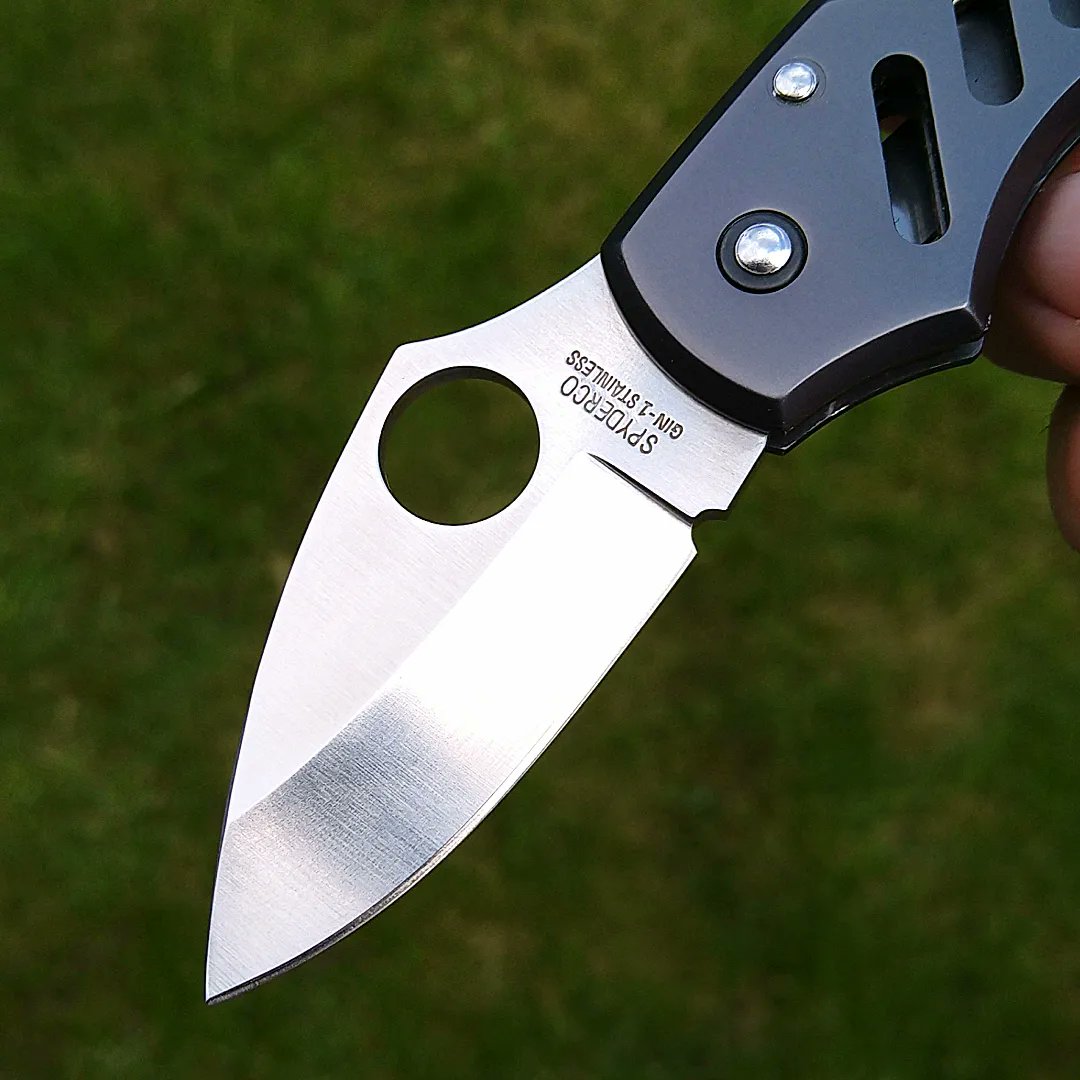 spydercollector's tweet photo. An oldie but a goodie, the #spyderco C62 #navigator with a blue almite handle and #gin1 steel. https://t.co/w0nHgdwSW9