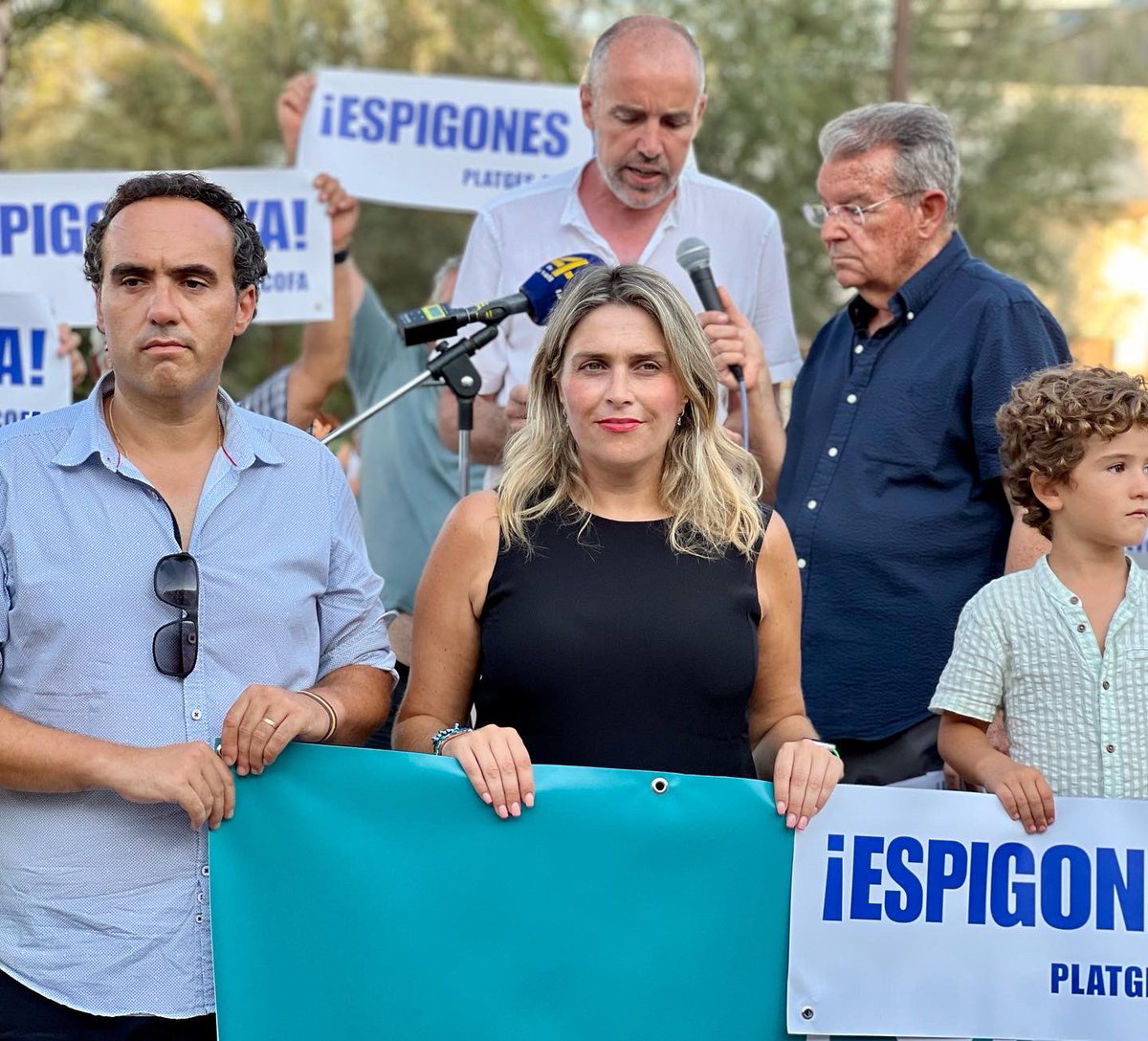 barrachinaMarta's tweet photo. És necessari un front comú que garantisca el futur de la costa i de les vivendes del nostre litoral marítim. Necessitem inversions ya.

El @popularescs seguirem al costat dels veïns defenent el que es just, defenent la propietat privada, la historia i la tradició.
#EspigonsYa https://t.co/V7qZjnBvgG