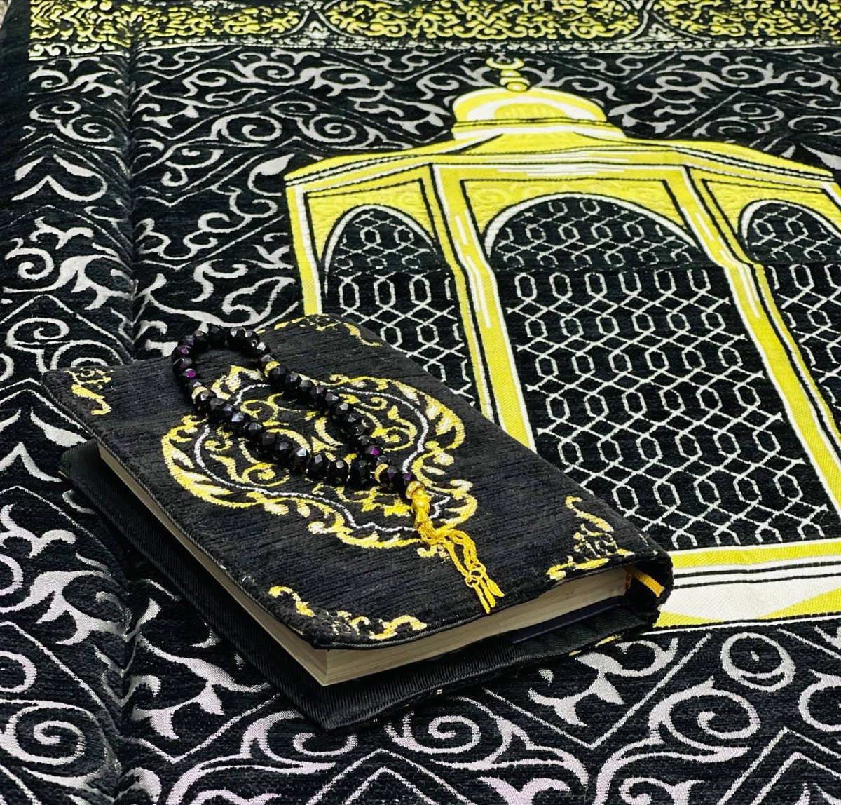 MisrMazad's tweet photo. مصليه مبطن و مصحف طقم
مصحف+مصلية+سبحة كريستال مقاس المصلية:- الطول 120سم وعرض 65سم
السعر : 370. جنيه مصري
اطلب الان من خلال رسائل الصفحة📨
#مزادمصر  🇪🇬🇪🇬🇪🇬
https://t.co/wbCOIcDZAw https://t.co/uGyjtBZskr
