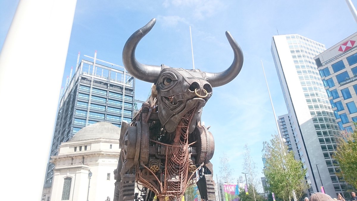 RedditchMammoth's tweet photo. We also went to see the #BirminghamBull again and took our photo with the big Canada flag. #CanadianBears #Birmingham2022 #BirminghamCommonwealthGames #Birmingham22 https://t.co/r1ja1hJV3h