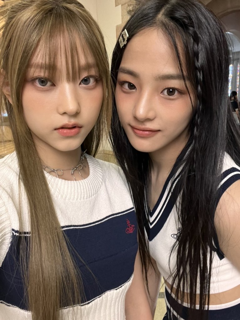 haerin_newjs's tweet image. Haerin with precious leader 💜💜

#HAERIN #MINJI #NewJeans_MINJI #NewJeans_HAERIN