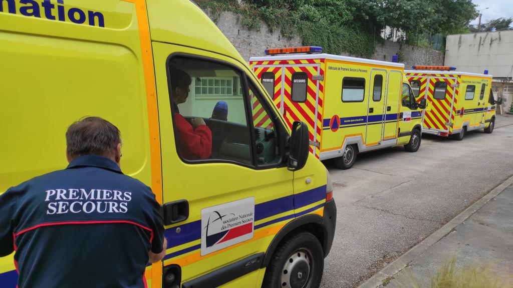 #LeSaviezVous ⛑️ Il existe 13 associations agréées de Sécurité civile au niveau national.
Formation aux #GestesQuiSauvent et engagement citoyen auprès des autorités locales, les 100 000 membres des associations ont de nombreuses missions !
Plus d'infos 👉 interieur.gouv.fr/Le-ministere/S…