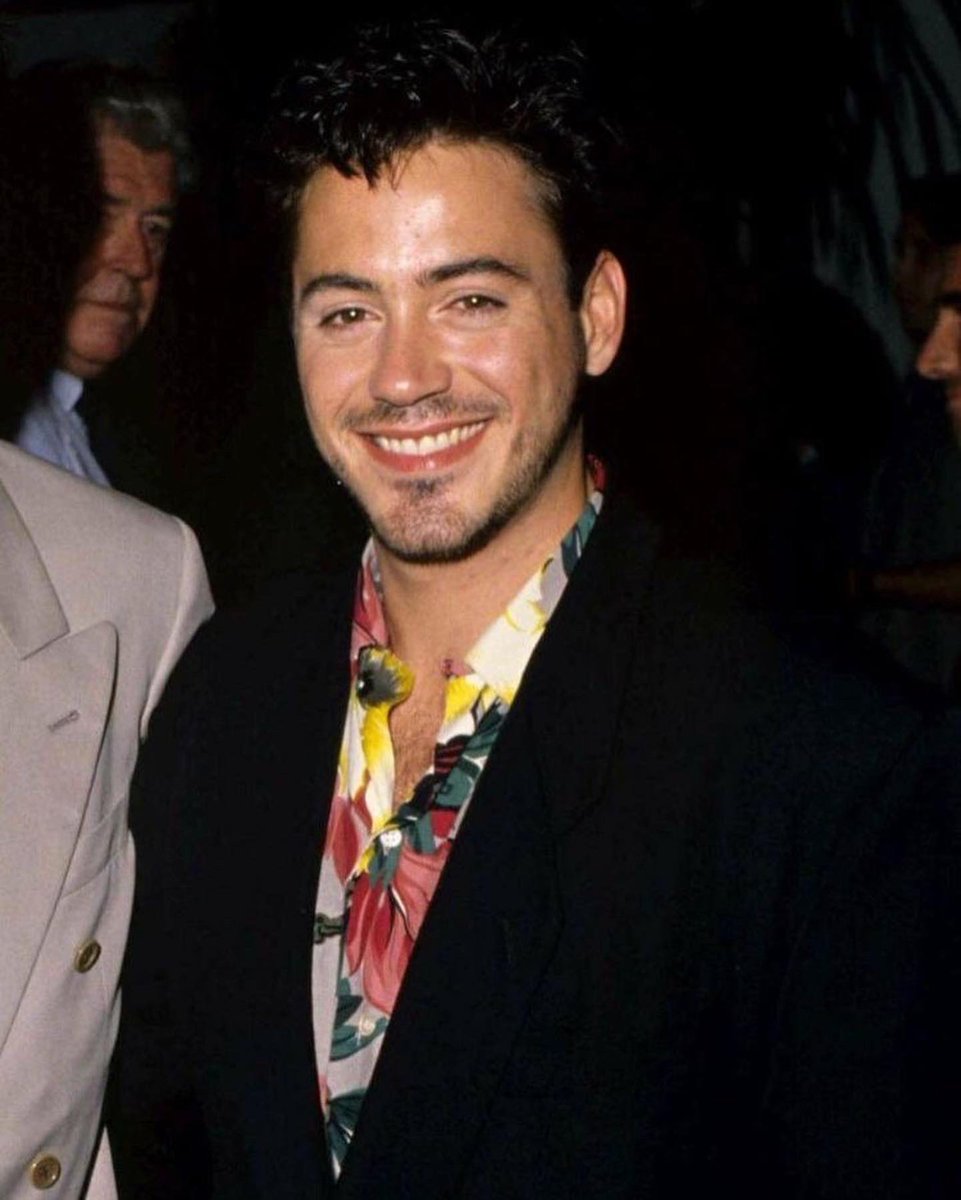 irisxdstark's tweet photo. After I look at these pictures, I feel like I was born in the wrong period. Oh he is gorgeous
#robertdowneyjr #teamdowney #youngrdj #rdj https://t.co/fK5OTeFh25