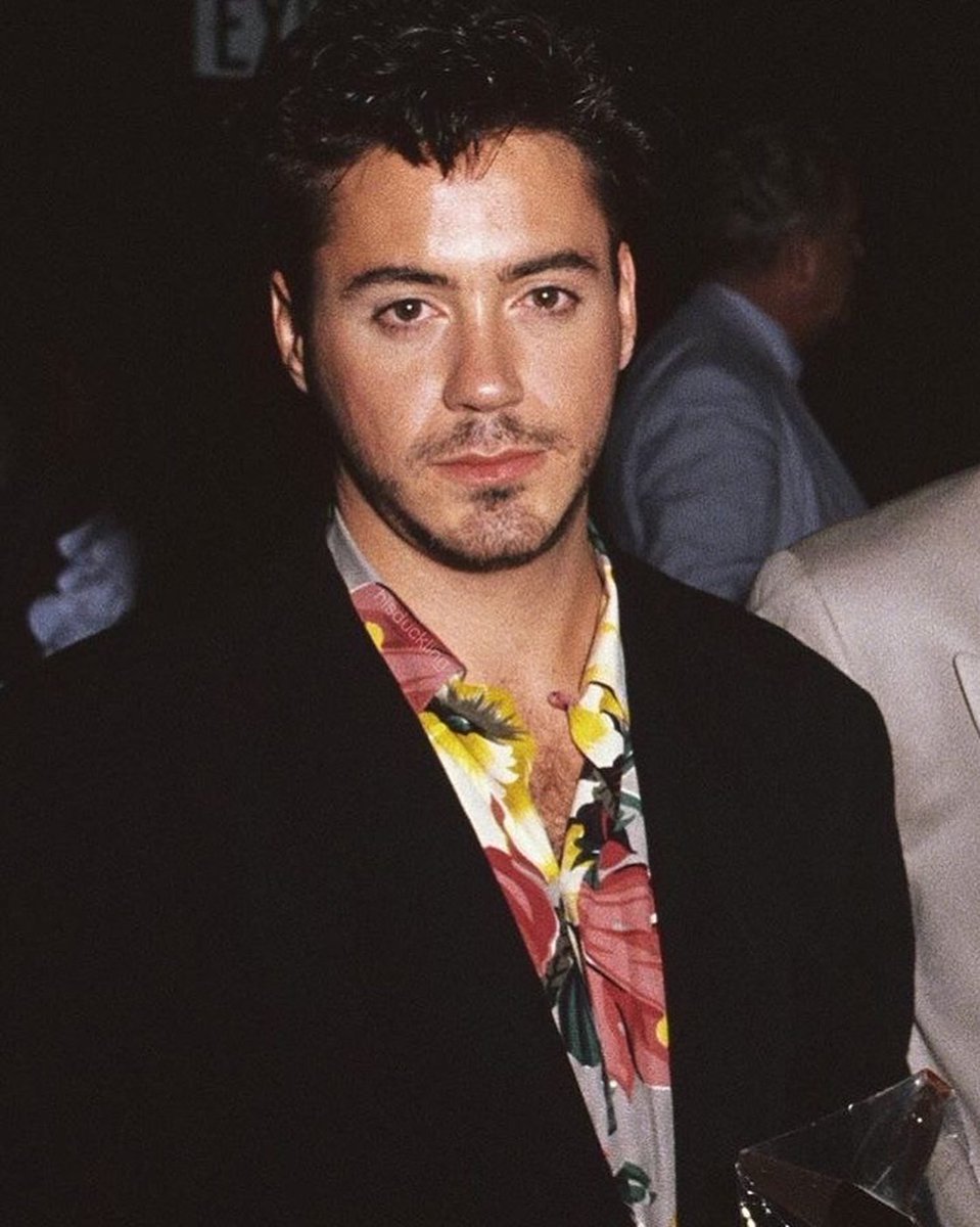 irisxdstark's tweet photo. After I look at these pictures, I feel like I was born in the wrong period. Oh he is gorgeous
#robertdowneyjr #teamdowney #youngrdj #rdj https://t.co/fK5OTeFh25
