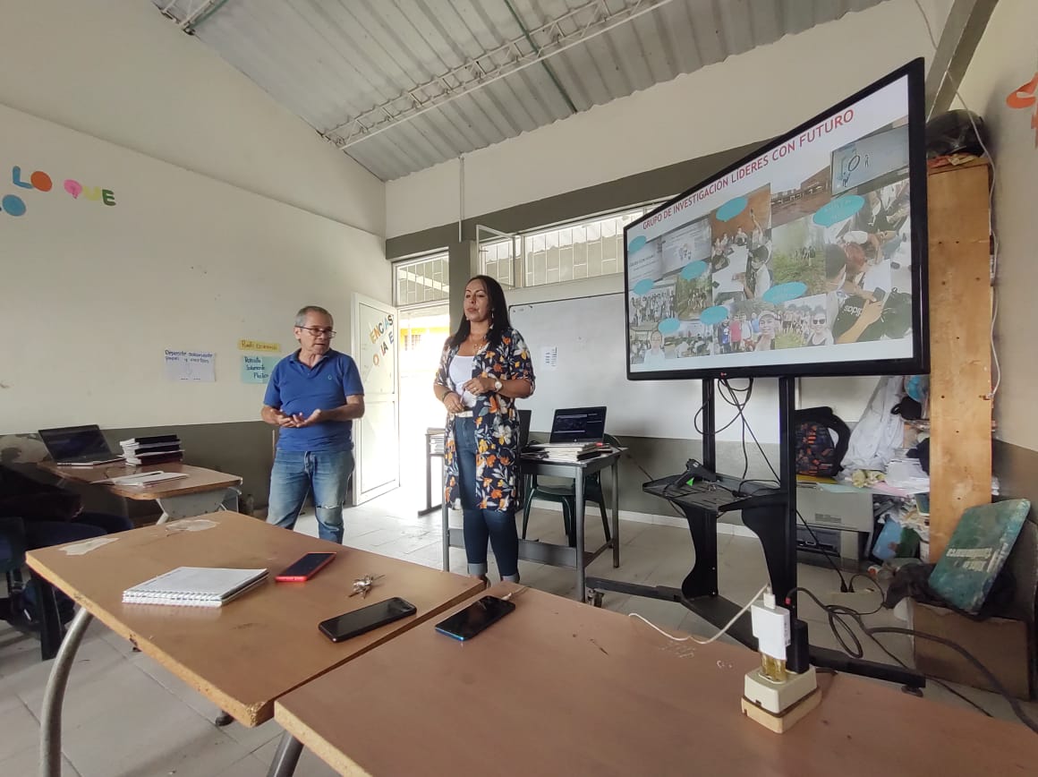 ALBAENIT's tweet photo. Participación en el foro institucional con la experiencia significativa  del semillero de investigación LÍDERES CON FUTURO de la IERD Patio Bonito de Anapoima. Un aporte a la calidad de la educación y el manejo de emociones desde la investigación educativa. https://t.co/Hskfa3pPtZ