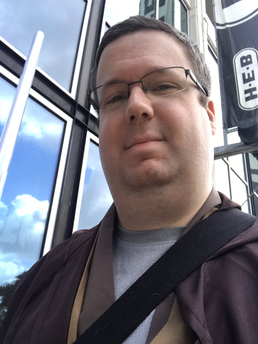 UBDooku's tweet photo. @CelebFanFest in line earlier, moved really quickly https://t.co/2z9tSTVhS5