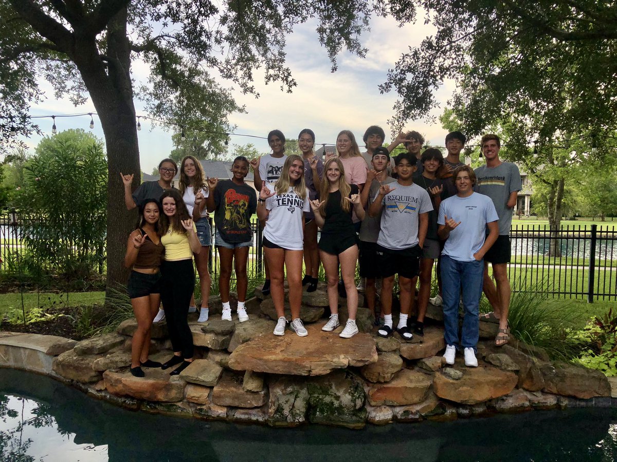 Varsity team dinner at the Johnson’s! 🎾🎉 #WeAreGR #BuildingGReatness