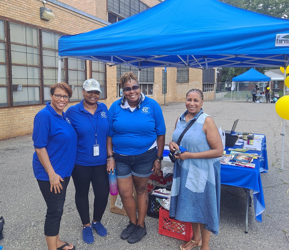 CarletonCougars's tweet image. Our staff are ready and excited to greet parents and students during today's Back to School Expo. In case you didn't know, Carleton is a family oriented neighborhood gem of a school. Check us out!
#Carletonrocks