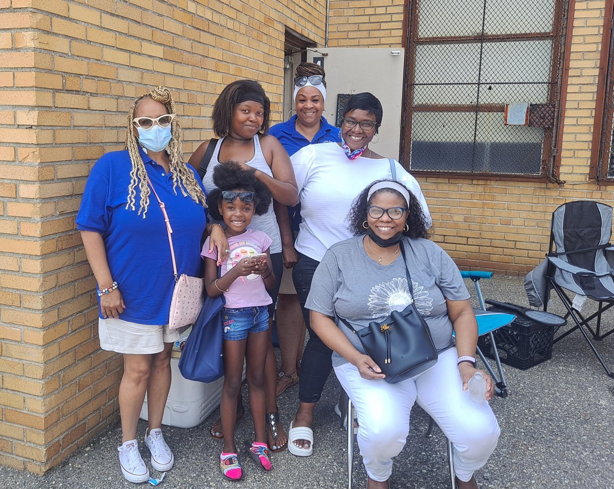 CarletonCougars's tweet image. Our staff are ready and excited to greet parents and students during today's Back to School Expo. In case you didn't know, Carleton is a family oriented neighborhood gem of a school. Check us out!
#Carletonrocks