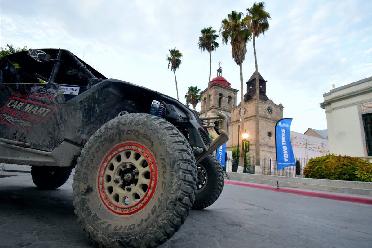 En representación del gobernador <a href="/mrikelme/">Miguel Riquelme</a>, la secretaria <a href="/luciaazucena/">Azucena Ramos</a> dio el banderazo de salida de la Carrera <a href="/_Coahuila1000/">Coahuila 1000 Oficial</a> desde <a href="/4CienegasMagico/">Cuatro Ciénegas Coah</a>, donde los pilotos participantes pernoctaron la noche del viernes y esta mañana partieron a Torreón, meta de este gran rally.