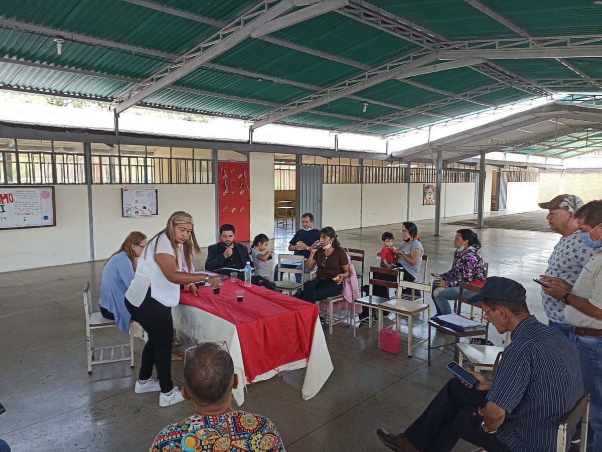 Reunión de la Alcaldesa Natalia Chacón con las fuerzas vivas de la comunidad en nuestra institución.