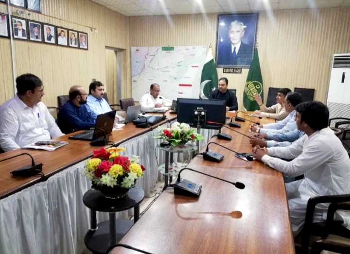 phcip_official's tweet photo. ڈپٹی کمشنر بہاول نگر کیپٹن(ر) محمد وسیم کو PHCIP پر بریفنگ۔ بہاول نگر میں آغوش کے تحت 40مراکزِصحت کی اپ گریڈیشن اور بنیاد کے تحت 473 سکولوں میں ECCE کلاسز کےقیام کا منصوبہ۔ 160 LHVs کی EMRApp پر ٹریننگ۔
#GovtOfPunjab #PSPA #PHCIP #Aaghosh #Bunyad #Khudmukhtar #BISP #ECCE #EMRApp https://t.co/AaN6GlWDGz