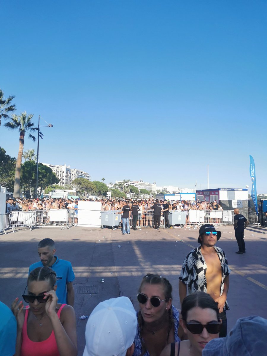 Magic_bugs's tweet photo. #lesplageselectro @plageselectro 
Vous êtes un scandale en terme d'organisation. Allez vous inspirer de ce qui se fait à l'étranger ! 1h30 pour rentrer du jamais vu. La honte 😣 https://t.co/RyIgqQCgo9
