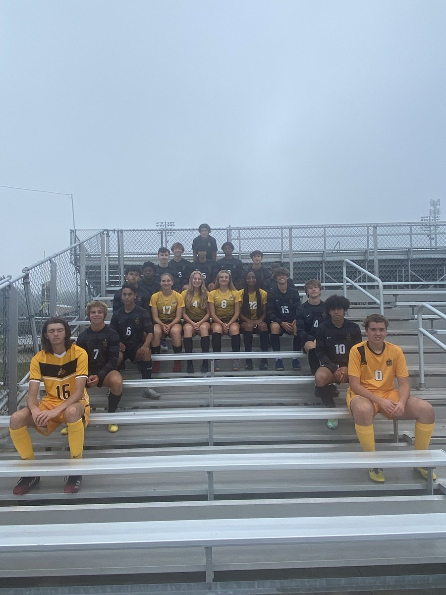 AvonGirlsSoccer's tweet photo. Avon Mens and Womens Soccer Seniors are ready for the season! https://t.co/Uqwpu3U3qg