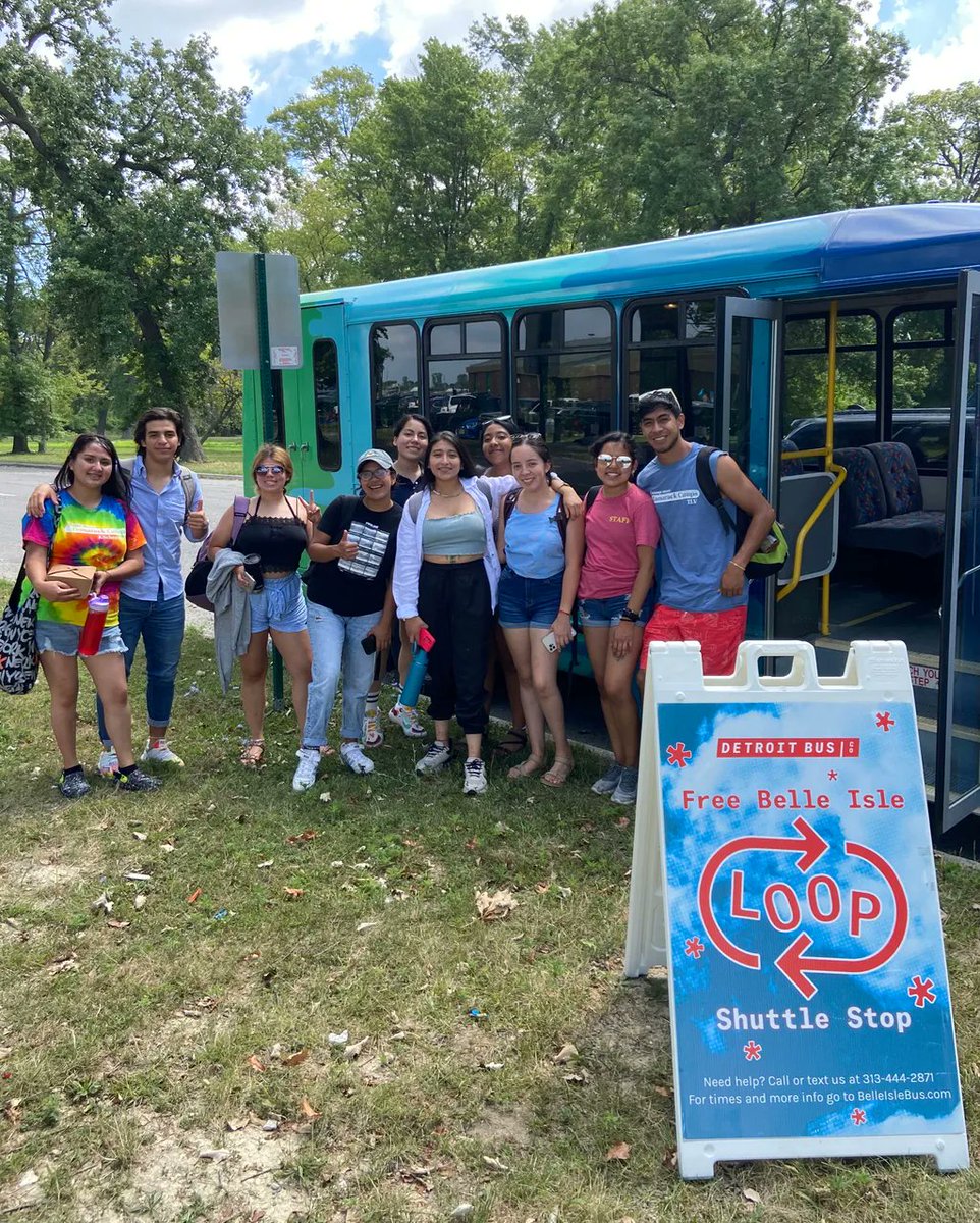 DetroitBus's tweet image. BEACH TIME ☀️ This group is taking our free Belle Isle Shuttle from the paddock parking lot to the beach so they don’t need to fight with parking. Smart move. 🧠