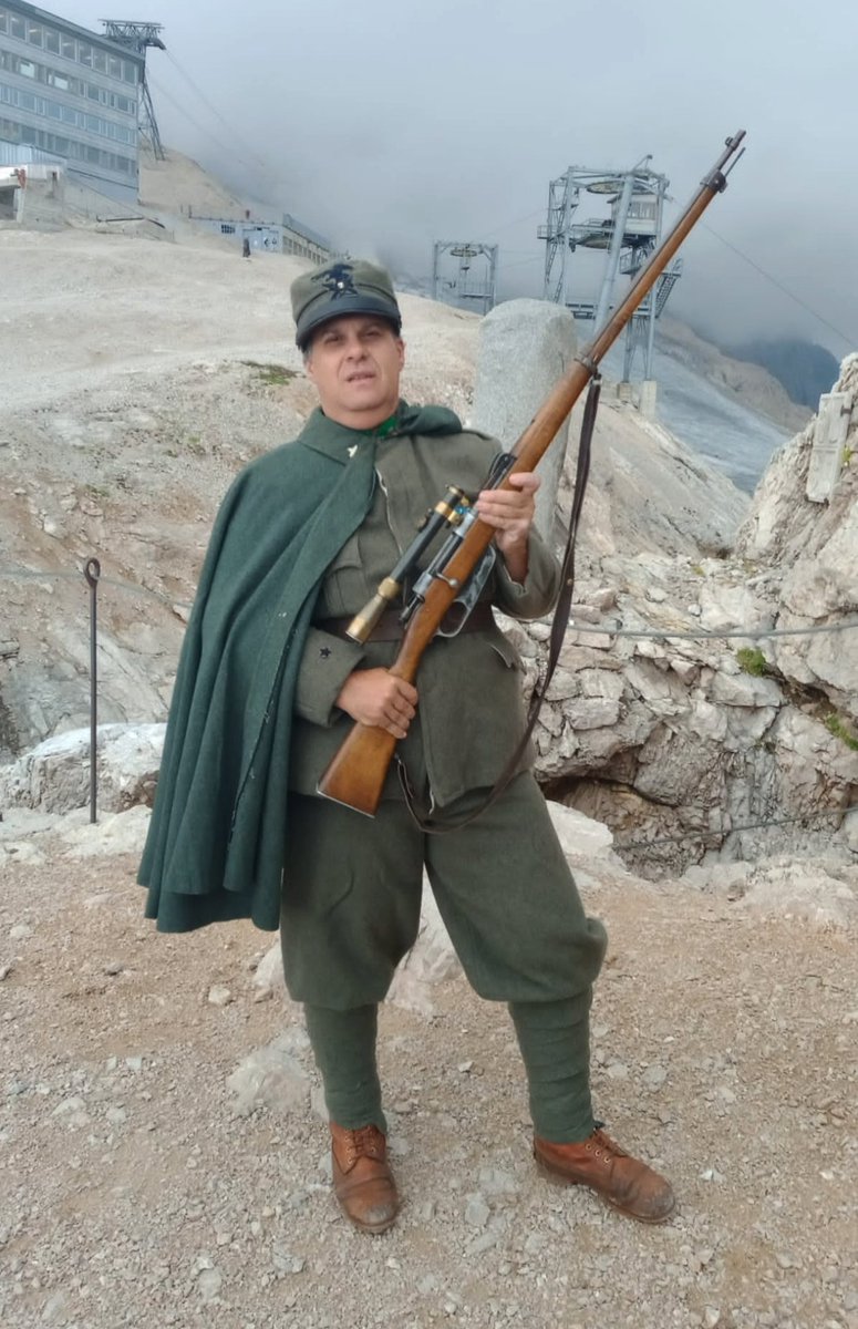 andyblanck1's tweet photo. inspecting the main weapons used in #marmolada: a Carcano '91 rifle with scope delivered to a Bersagliere Sniper and the Deport 75/911 cannon. They did a good job!
#ww1Reenactment
#dolomitifront https://t.co/p505ydbSBV