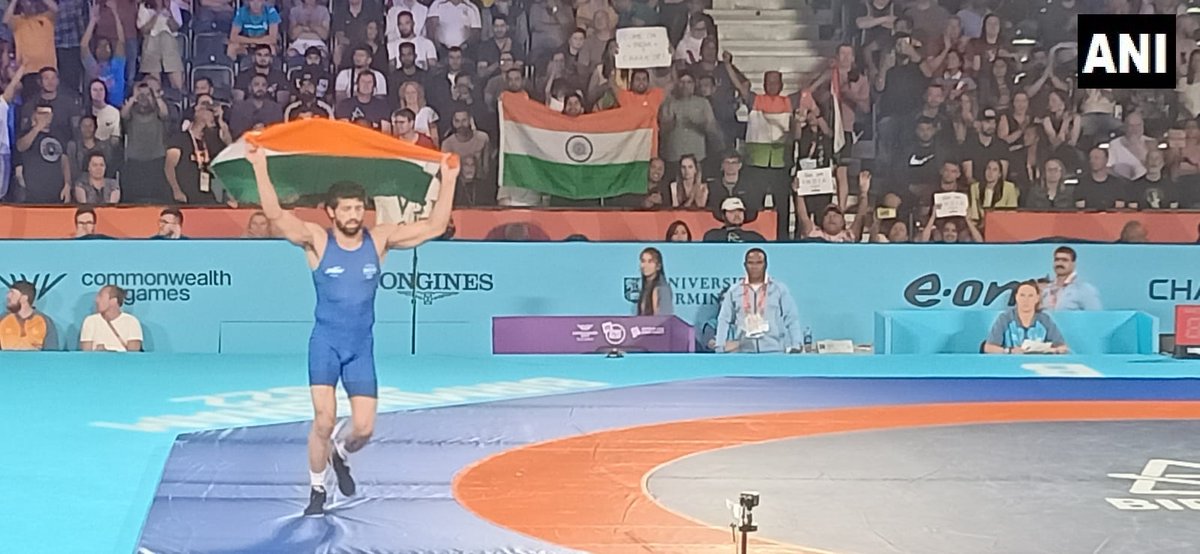 Olympic silver medallist Ravi Kumar Dahiya bags a gold medal in 57 Kg weight category in wrestling with a 10-0 victory in #CommonwealthGames2022