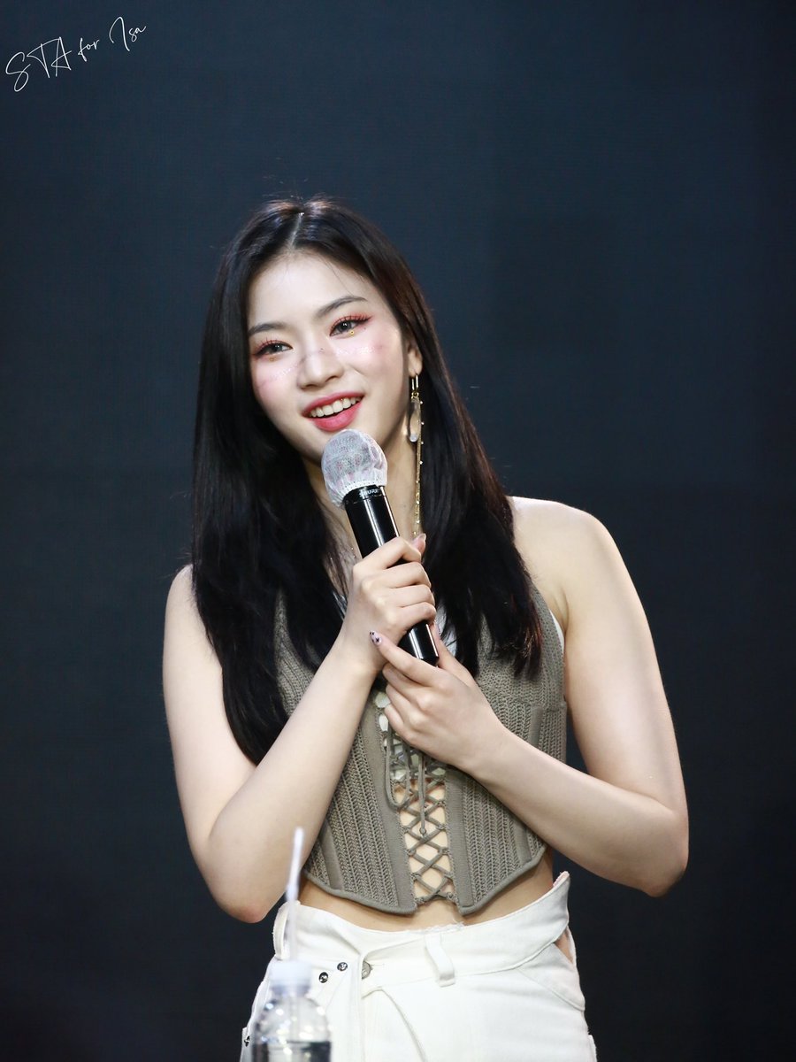 SWith_24Para's tweet photo. 220806
#아이사 #스테이씨 https://t.co/41k5fHCKje
