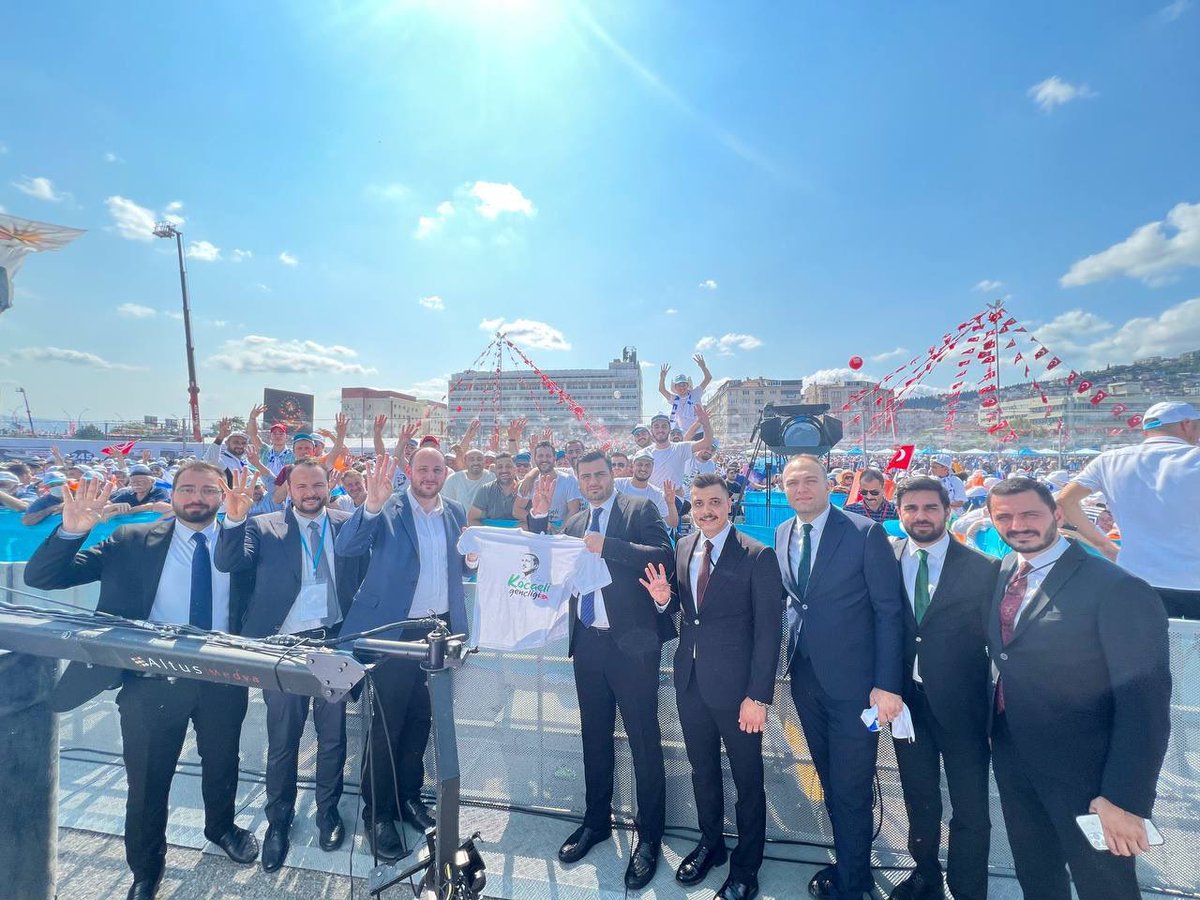 Tayfunarsinkol's tweet photo. Kocaeli bugün muhteşem.

Kocaeli bugün Cumhurbaşkanımızı onbinlerce kişiyle bağrına bastı.

@akgenckocaeli her zamanki yerinde 💪

@eyupkadirinan @avyusufibis https://t.co/nCjN5LteTF