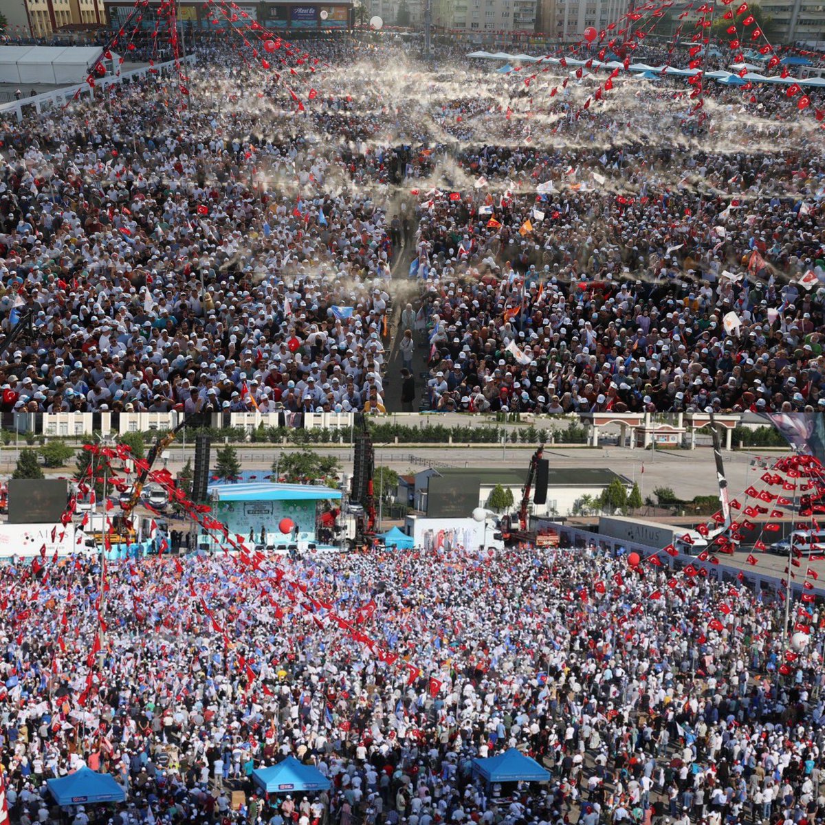 Tayfunarsinkol's tweet photo. Kocaeli bugün muhteşem.

Kocaeli bugün Cumhurbaşkanımızı onbinlerce kişiyle bağrına bastı.

@akgenckocaeli her zamanki yerinde 💪

@eyupkadirinan @avyusufibis https://t.co/nCjN5LteTF